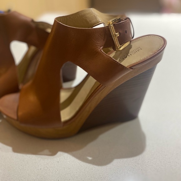 Super comfortable, worn only a few times - Picture 3 of 4